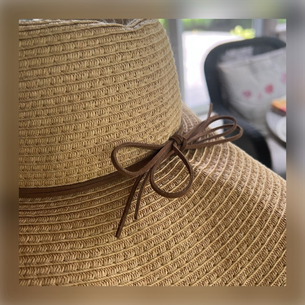 SALE 🌻 FOREVER 21 straw sun hat